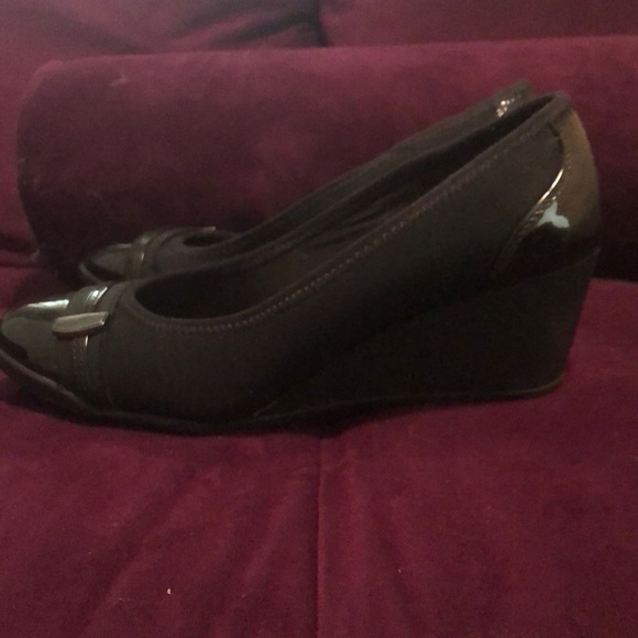 Black patent platform heels - Picture 2 of 4